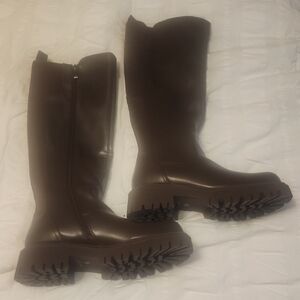 Women's Brown Knee-High Chunky Boots. Side Zip. Pleather